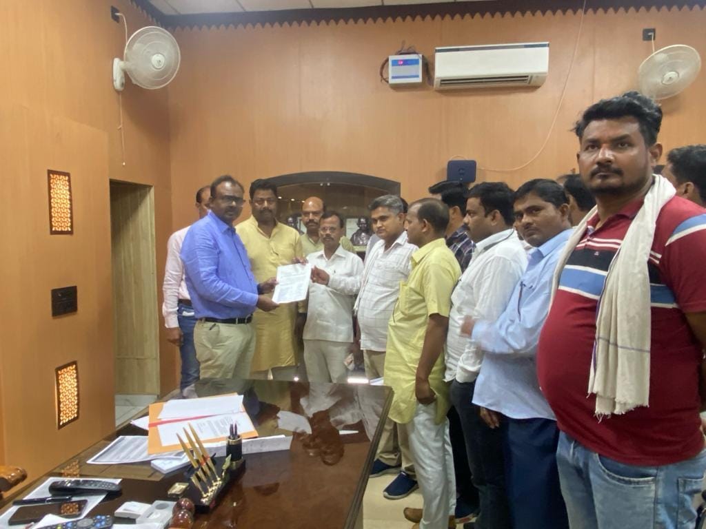 Councilors accused Municipal Corporation clerks of misbehavior