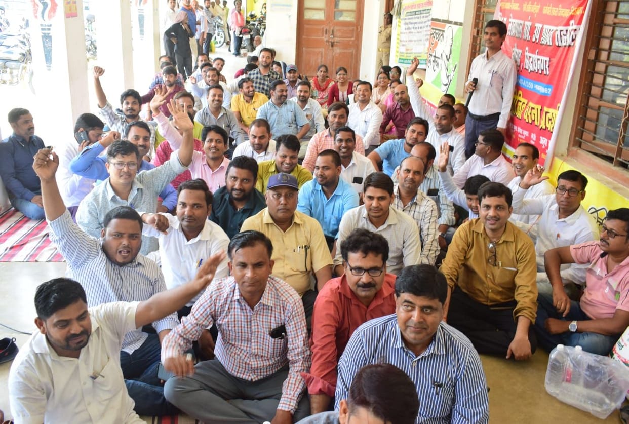 lekhpal sangh protested