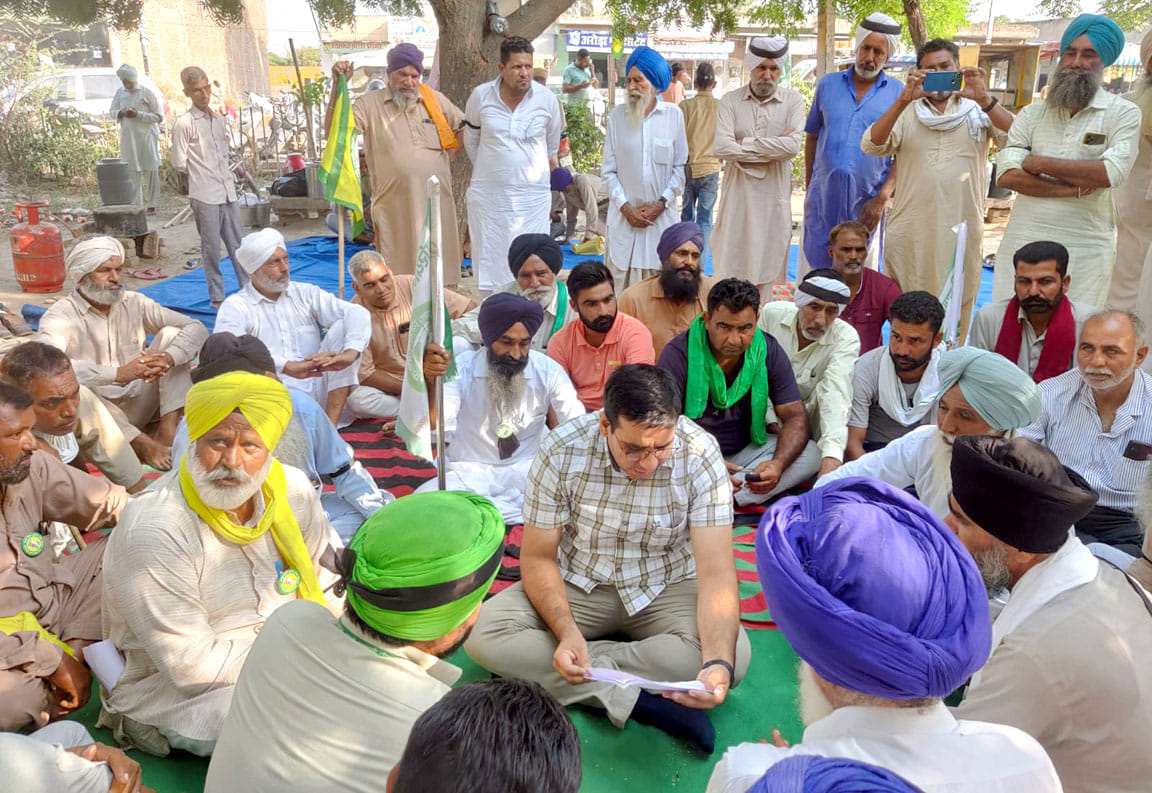 United Kisan Morcha ends protest on SDM's assurance