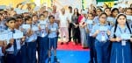 उझानी में एपीएस स्कूल में पत्र लेखन में शामिल बच्चे। स्रोत- स्कूल प्रबंधन