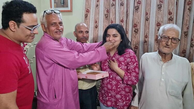 Success in seventh attempt, business analyst daughter becomes HCS form karnal