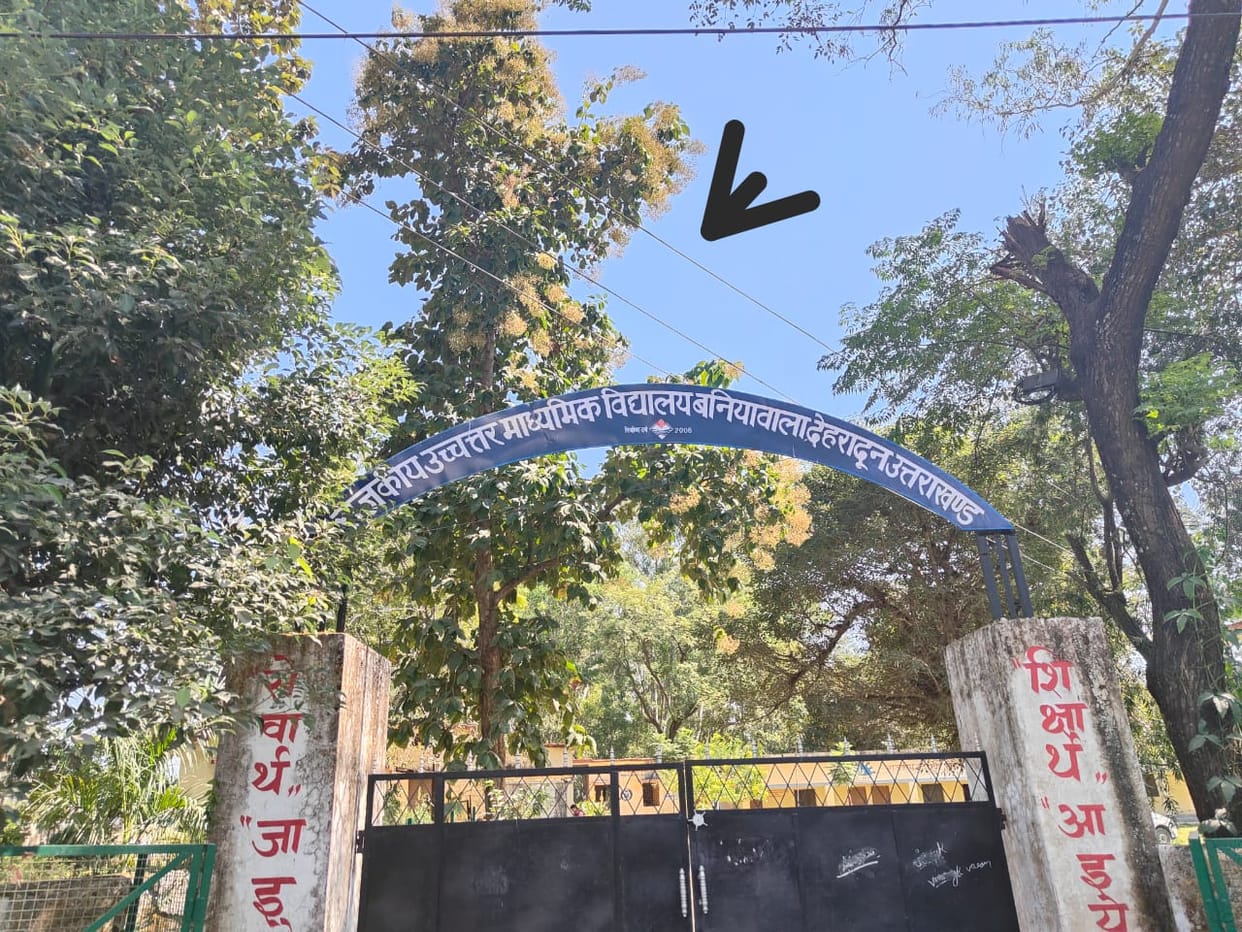 Dehradun: Innocent children studying under high tension wire, accident can happen any time