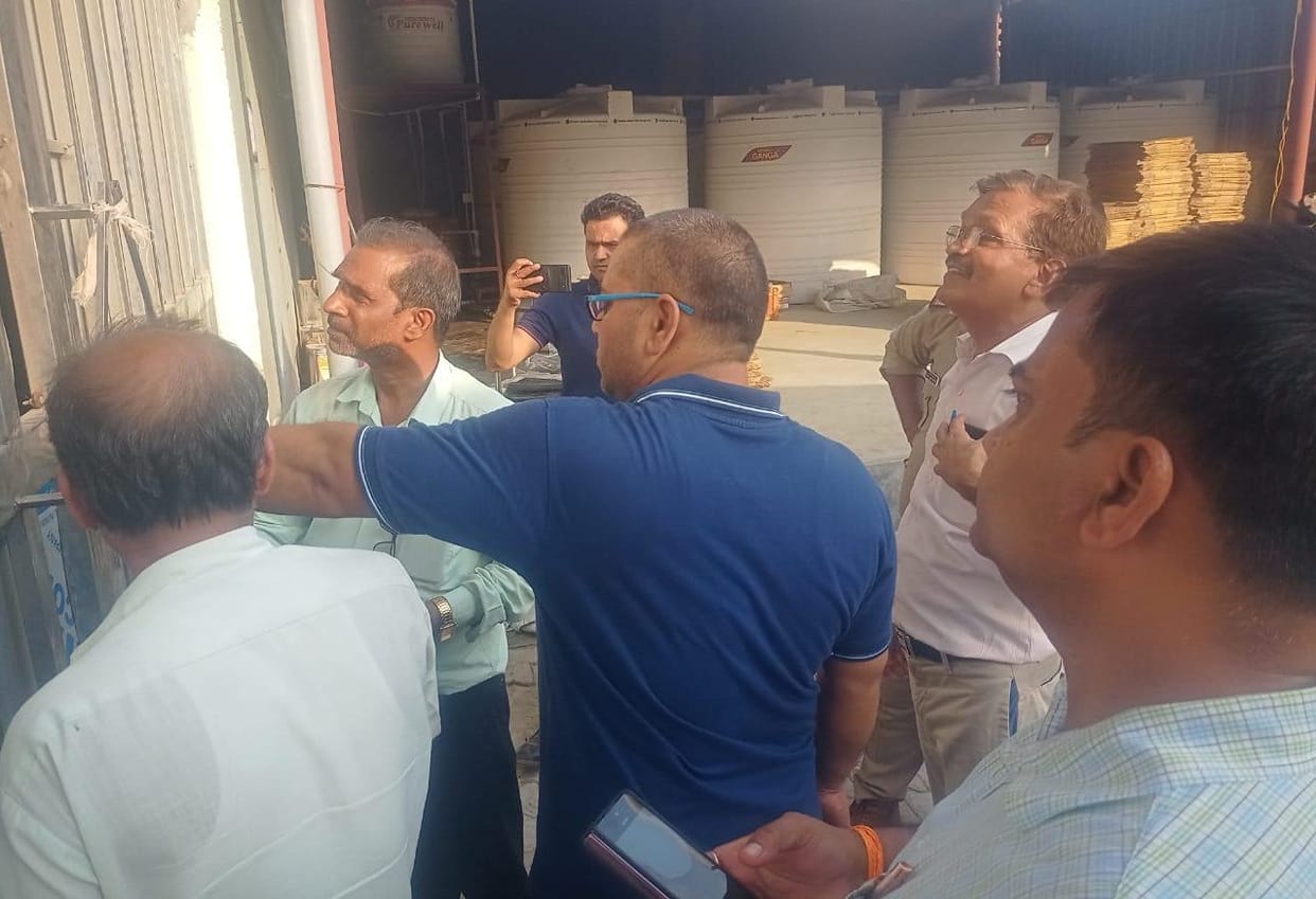 Food department raids fake oil company, warehouse sealed