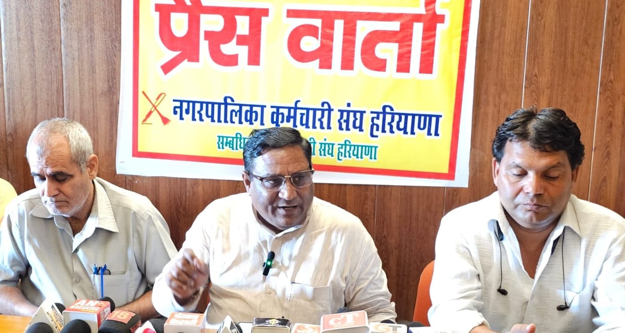 Ignoring sanitation workers will cost the government dearly in elections: Shastri