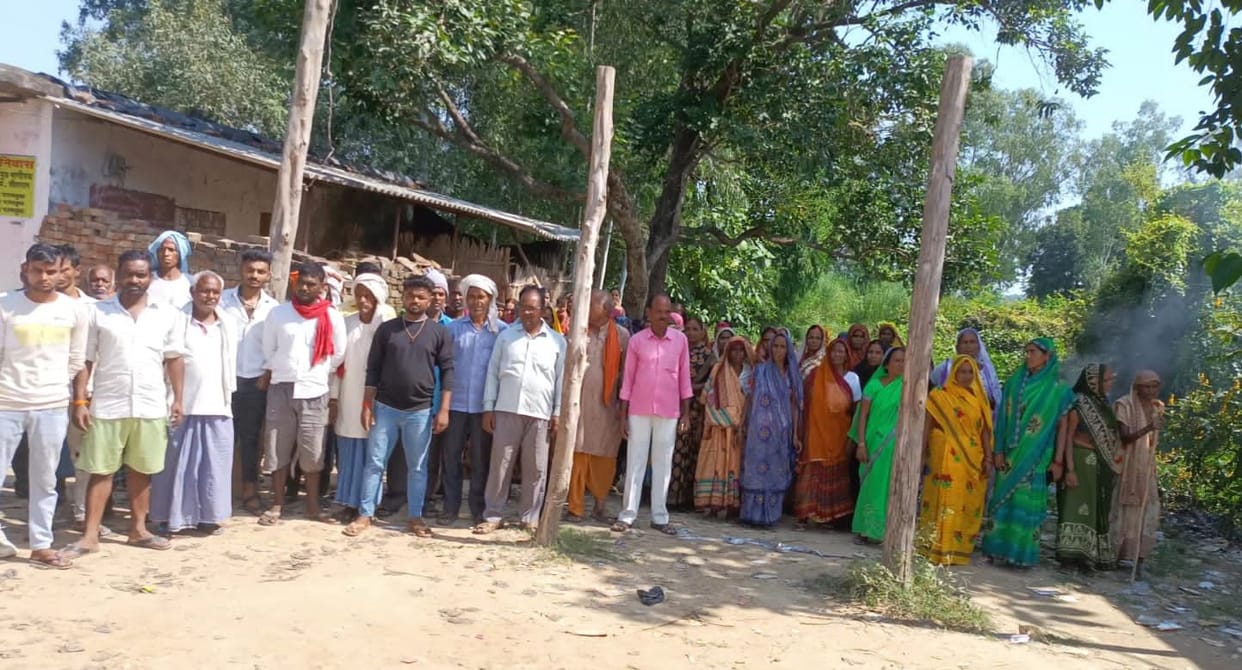protest against pandal replacement