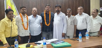 Pankaj Singh became the block president, honored the councilors