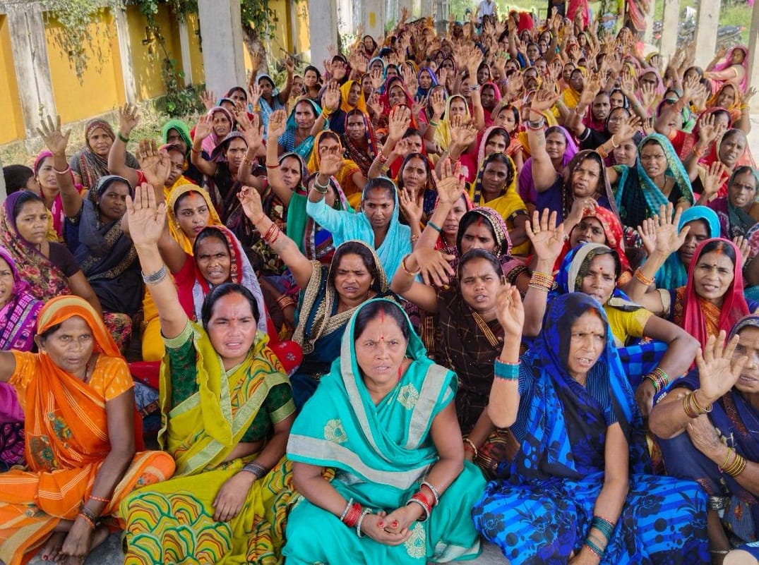 Cooks' union staged a strike regarding six-point demands