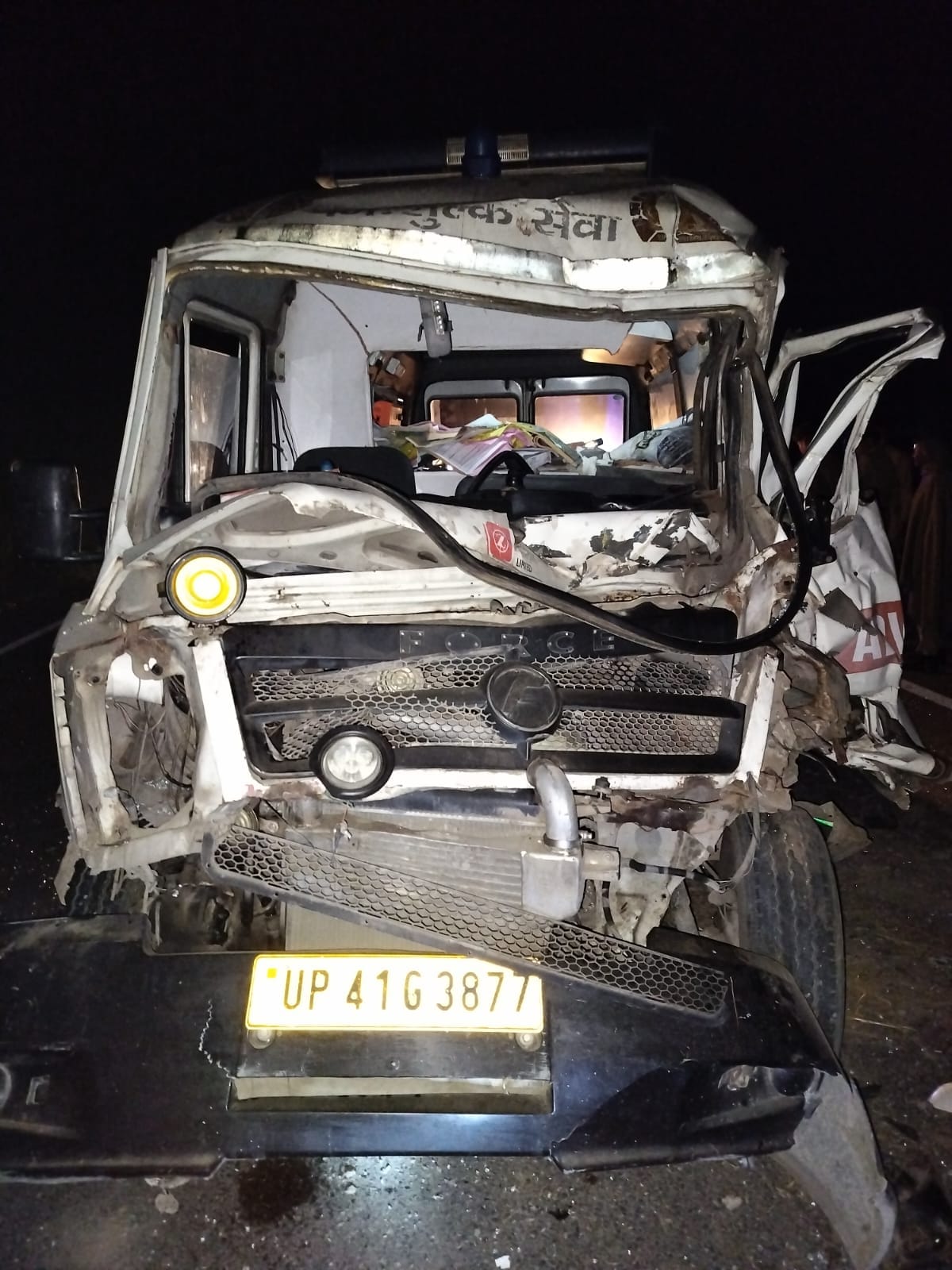 Ambulance taking prisoner from Pilibhit jail to Lucknow collides with combine