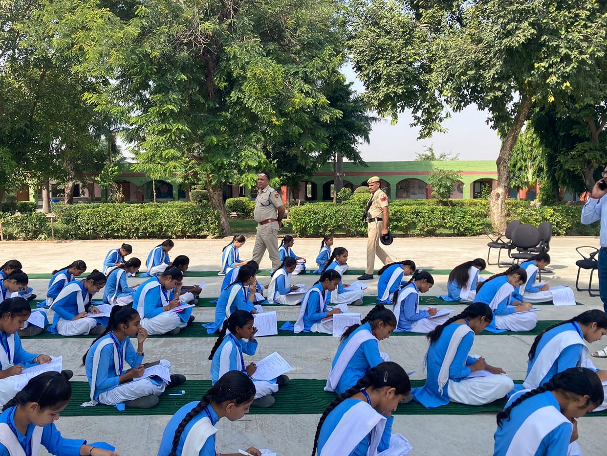 1.49 lakh students of 991 schools and five colleges took the road safety exam.