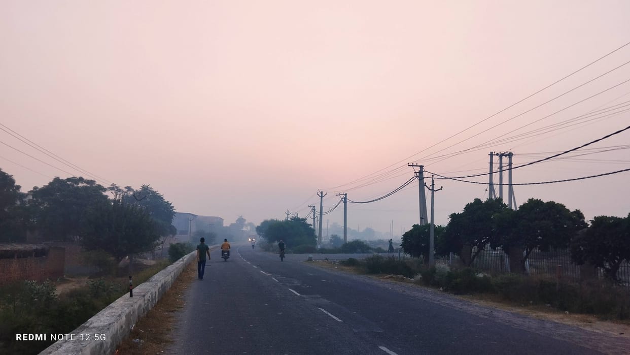 Farmers are burning stubble in Punjab, poison is dissolving in the air of Fatehabad