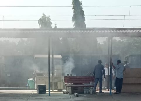 As soon as Malwa Express left, there was a fire in the street vendor, there was leakage in the cylinder.