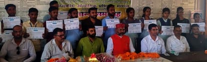 Gave commendations and certificates to the trainees