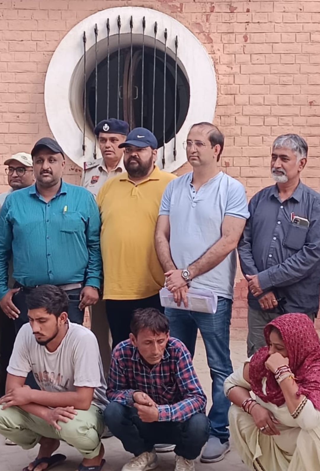 Three gang members caught while checking fetus sex, MBBS doctor absconding