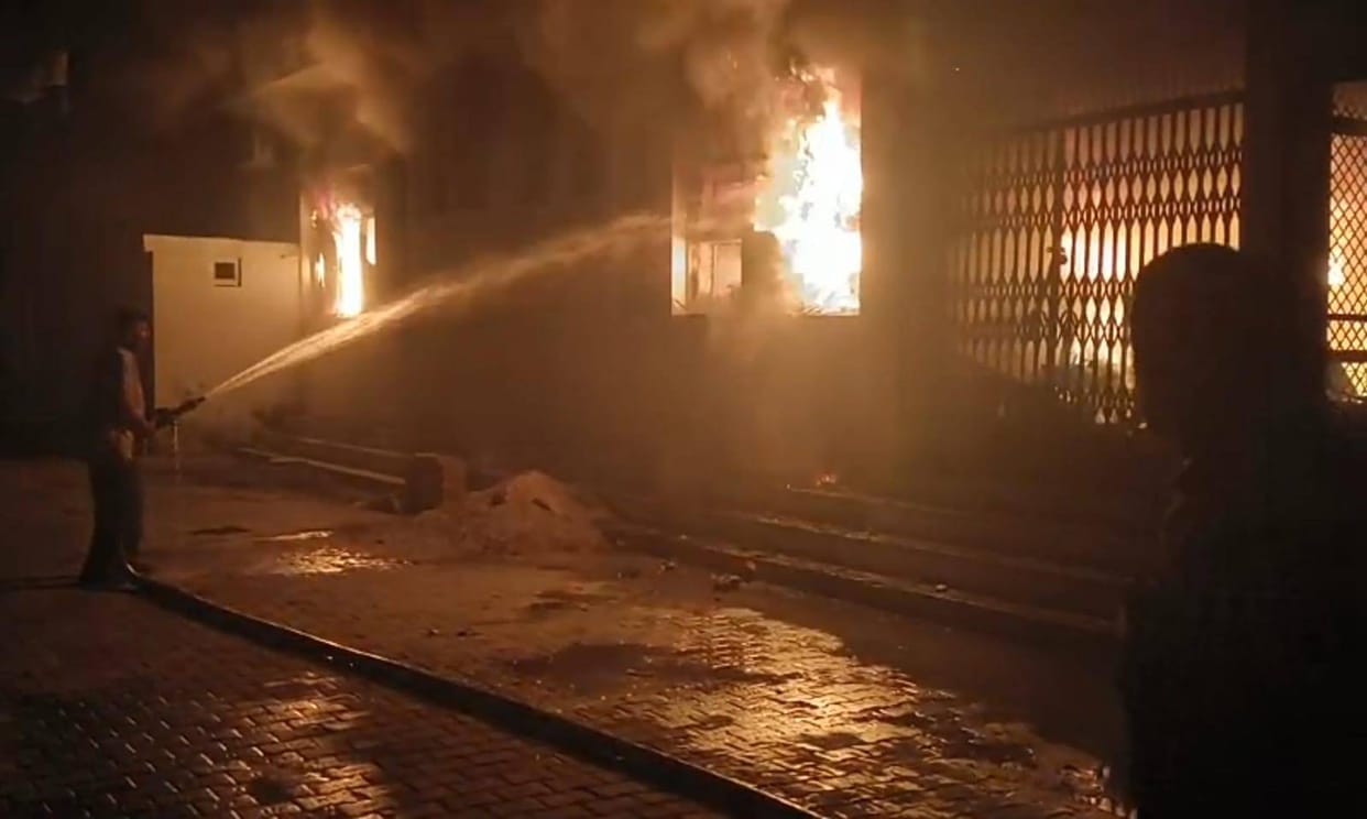 A massive fire broke out in Tohana's Unique Mall, employees saved their lives by running away