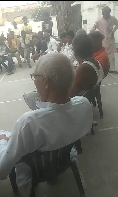 Panchayat on the death of an innocent child, the accused was slapped