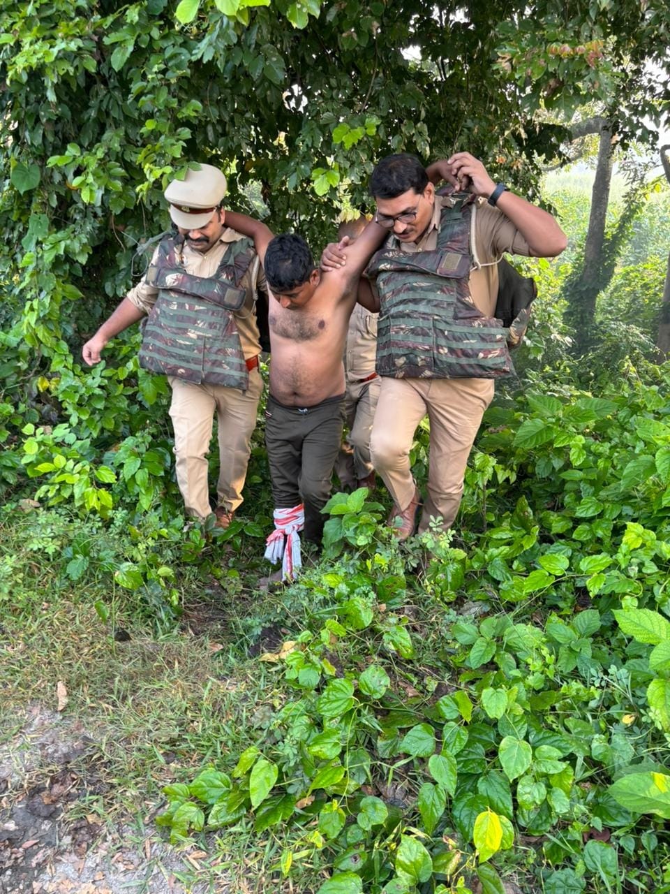 Two animal smugglers arrested, one injured in encounter
