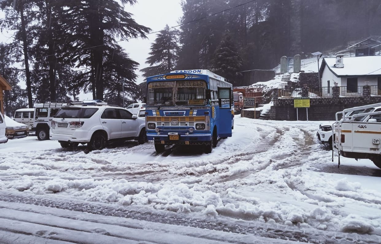 First snowfall of the year in Lakkamandi and Jot