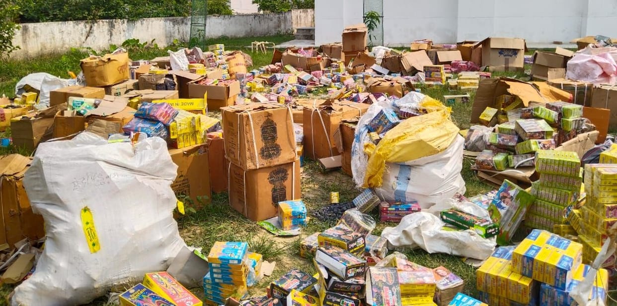 crackers stock found in sahiyapur