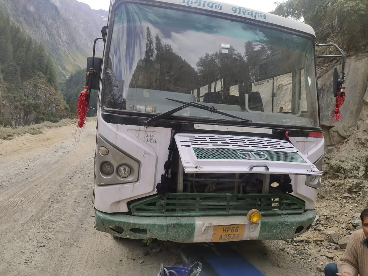Corporation bus near Rei Dhank on Kilar-Purthi road