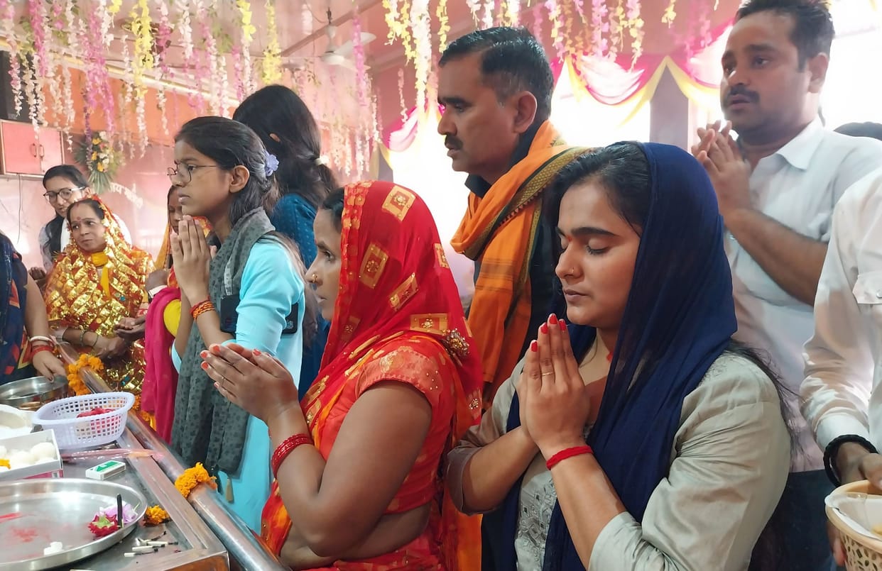 Worshiped Mother Shailputri and sought blessings