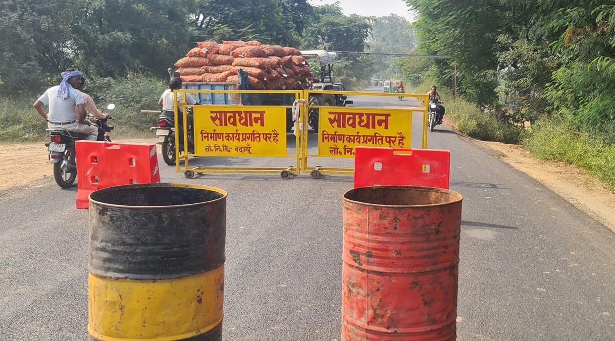 Administration put barriers on Sot river, route diverted
