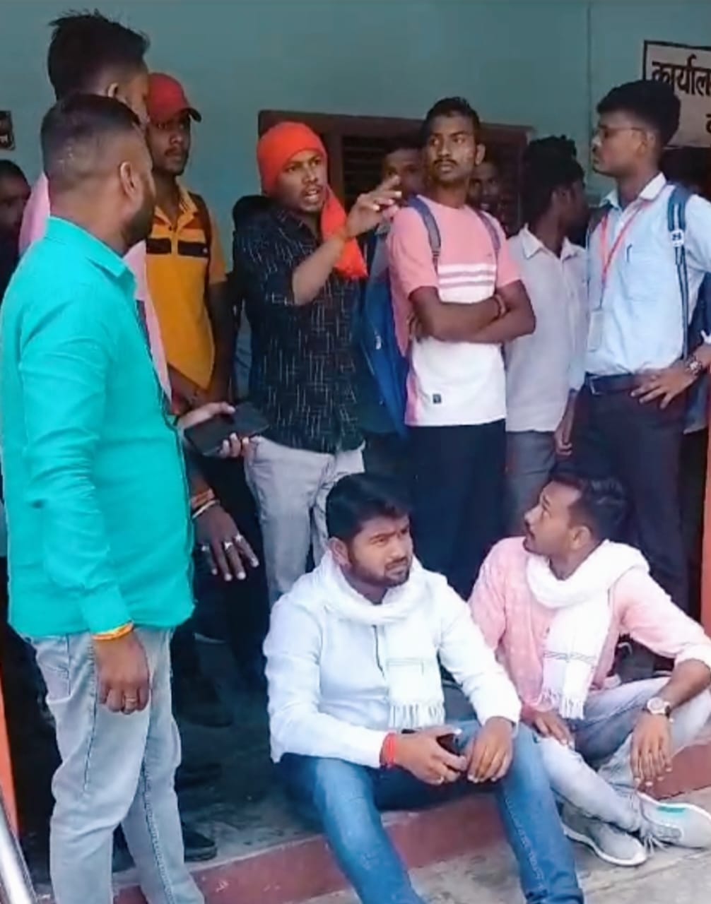 Students create ruckus, demonstrate for refund of fees