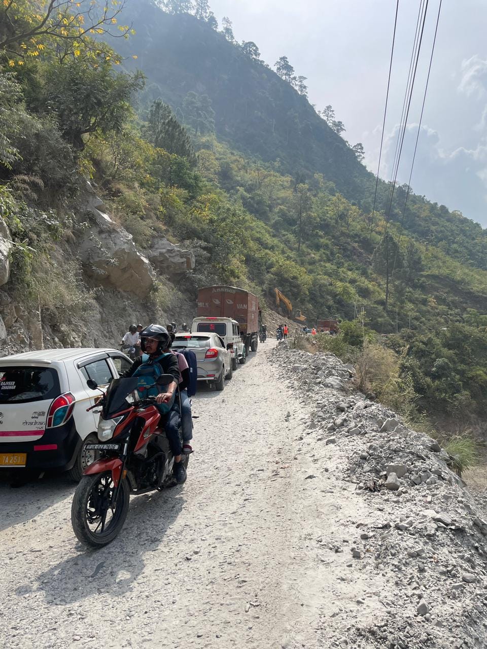 Jam on NH due to hill erosion