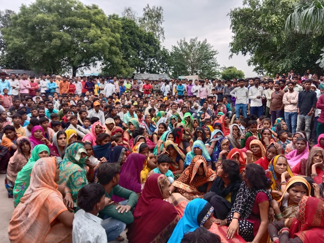 Laborer dies after falling from pole, farmer union creates ruckus at mill gate