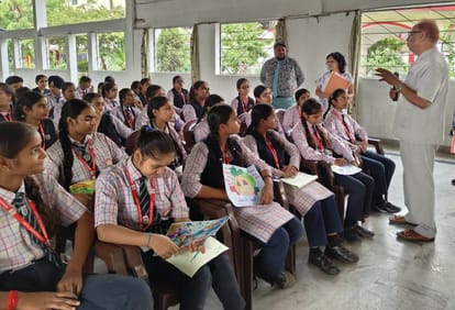 Pilibhit News: विश्व खाद्य दिवस पर पोस्टर प्रतियोगिता में माहिरा जीतीं Mahira won the poster competition on World Food Day