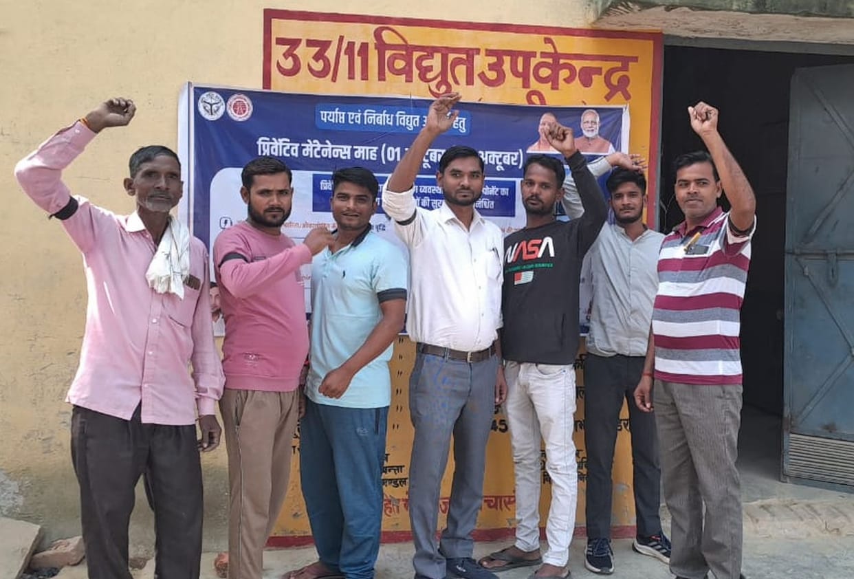 Energy Corporation's contract workers protested by tying black ribbons
