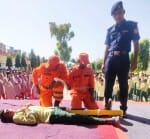नालागढ़ के राजकीय वरिष्ठ माध्यमिक पाठशाला पंजेहरा में आयोजित माकड्रिल में जानकारी देते एनडीआरएफ 