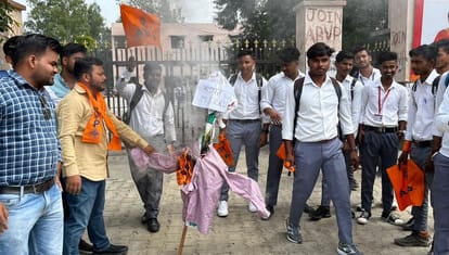 Effigy of Vice Chancellor burnt in protest against irregularities prevalent in the University