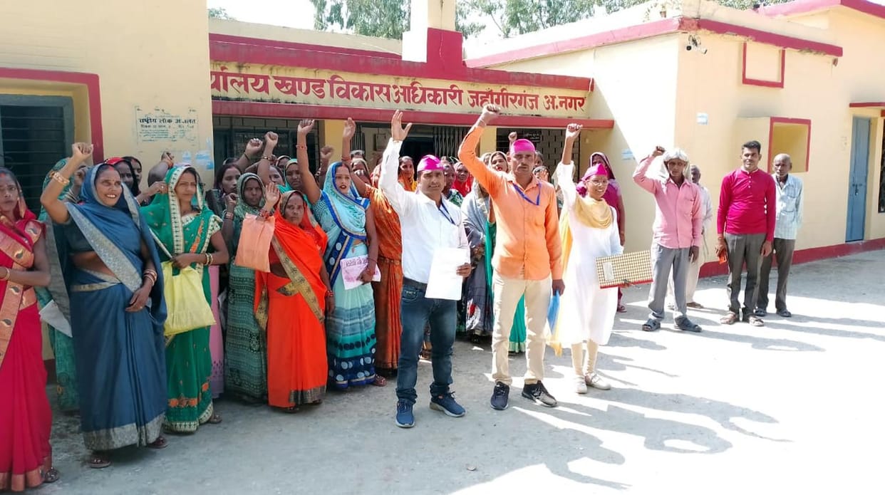 MNREGA workers demonstrated and expressed their problems