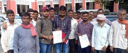 Railway closed the road, 200 farmers affected