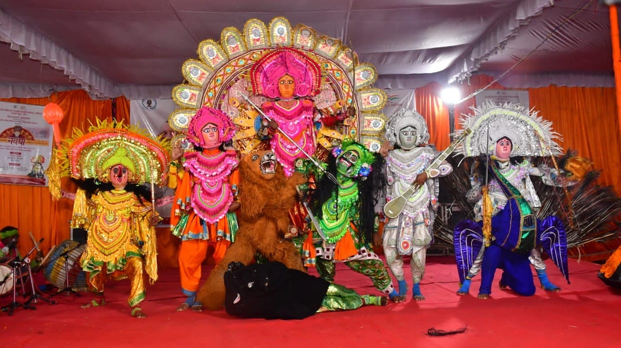 People were mesmerized by the presentation of folk artists in Navadha program