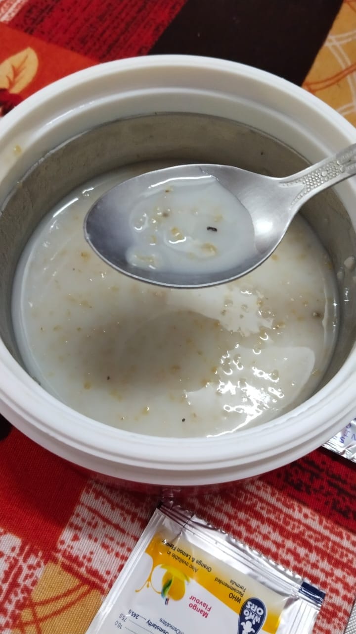 Insects seen in porridge again in the morning, girl students created ruckus