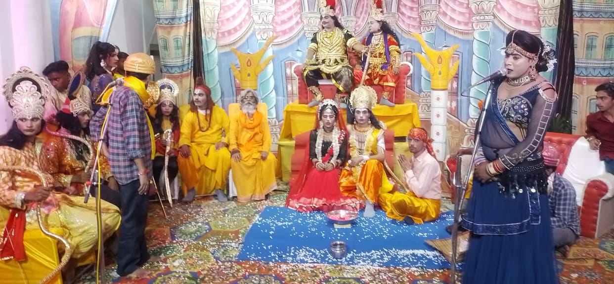 As soon as the bow broke, Jai Shri Ram echoed in the pandal.