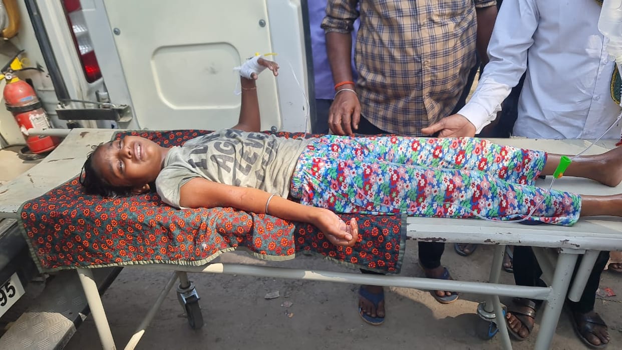 Girl burnt after coming in contact with high tension line