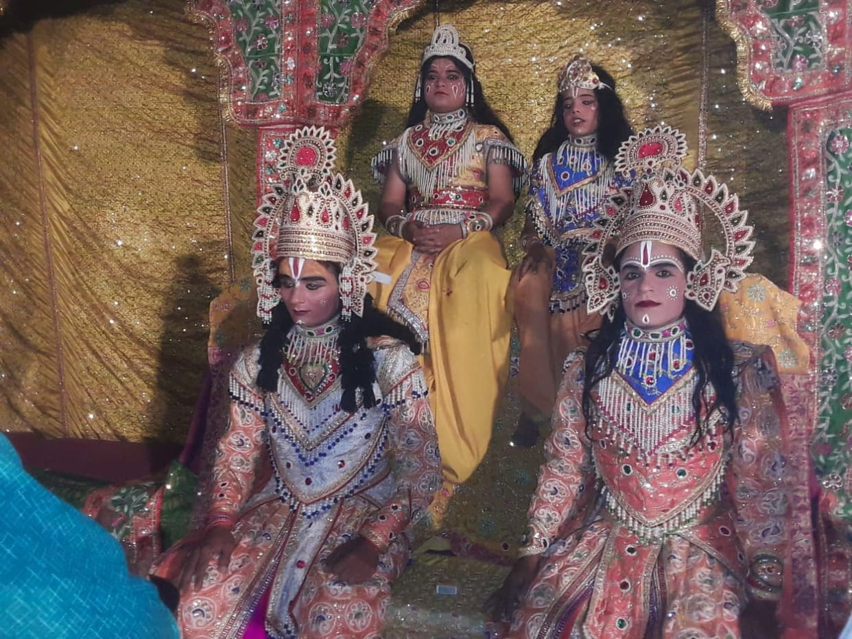 Bahu Dhanuhhi tori larikai, kabhun na asi ris kinhi gosain