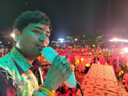Devotees danced enthusiastically in Bhagwati Jagran, chanting praises of Mother Goddess.