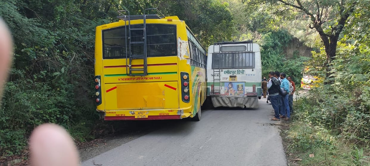 HRTC and private bus collide in Neri