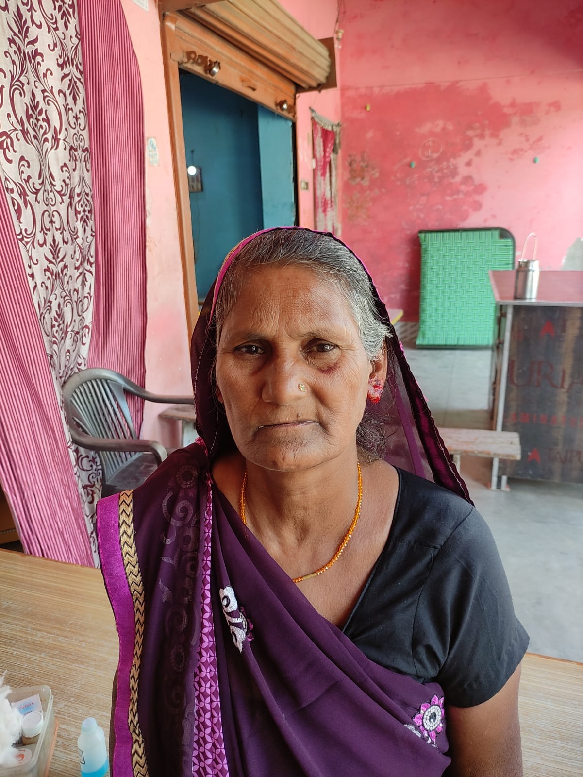 The earrings of the woman going to the hospital were torn off.