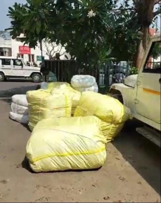 Raid in railway station premises, GST found 22 boxes of pan masala, seized