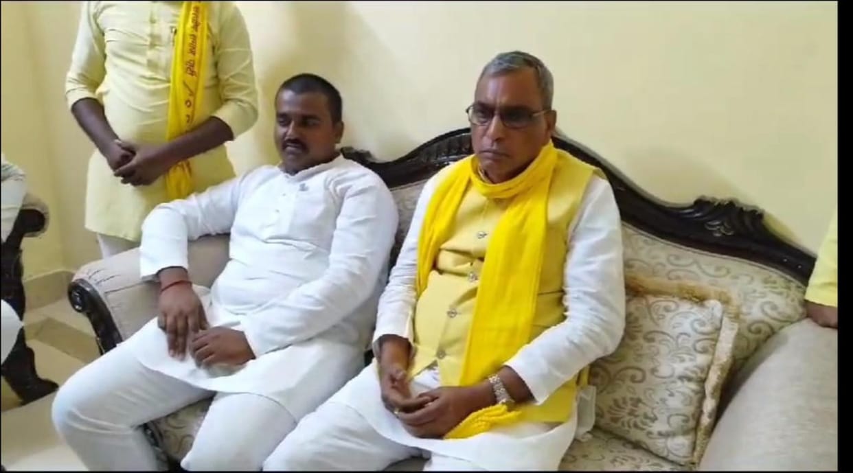 Contest on only four seats in UP, rest one sided
