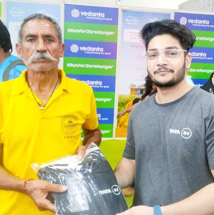 75 year old Ramswaroop Kukana of Hasanga won gold in 21 km Delhi Half Marathon.