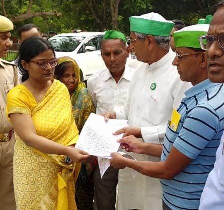 Picket-demonstration to solve the problems of farmers