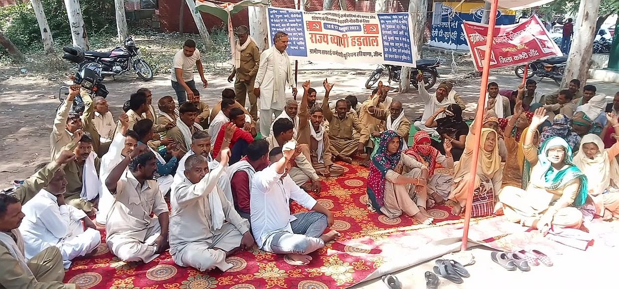 Strike of sanitation workers continues on 10th day regarding demands