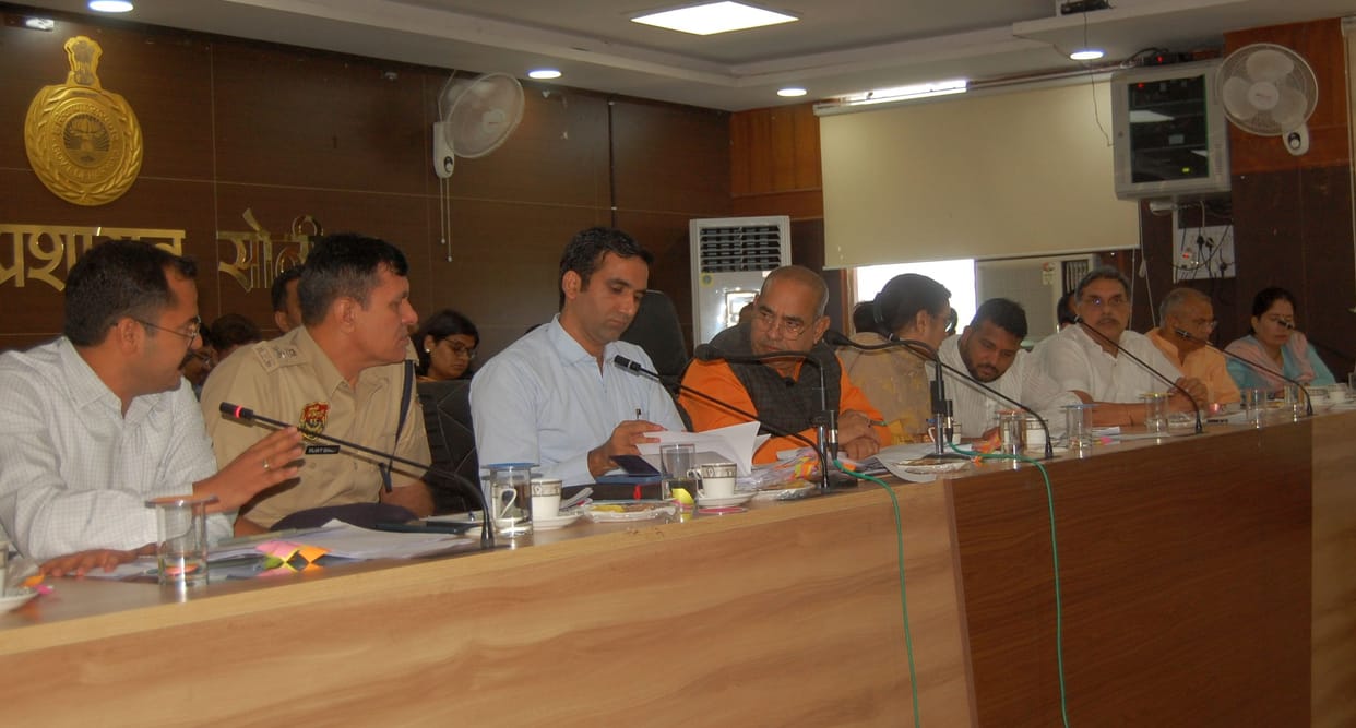 Committee members entangled over the complaint of the complainant in the illegal possession case, the minister asked to remain within decorum.