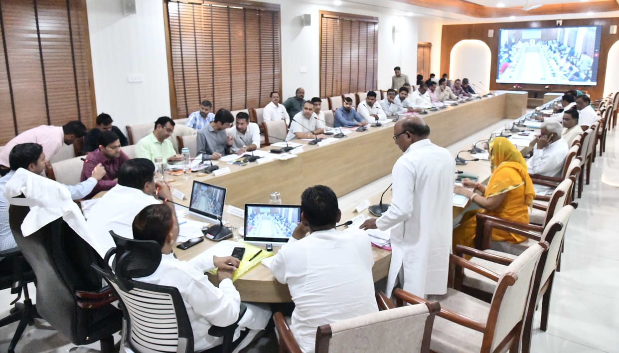 Issues of corruption echoed in the meeting and Corporation House adopted a strict stance.