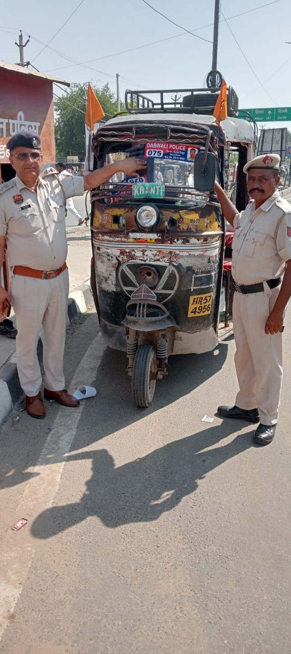 Traffic in-charge gave unique ID numbers to auto and e-rickshaw drivers